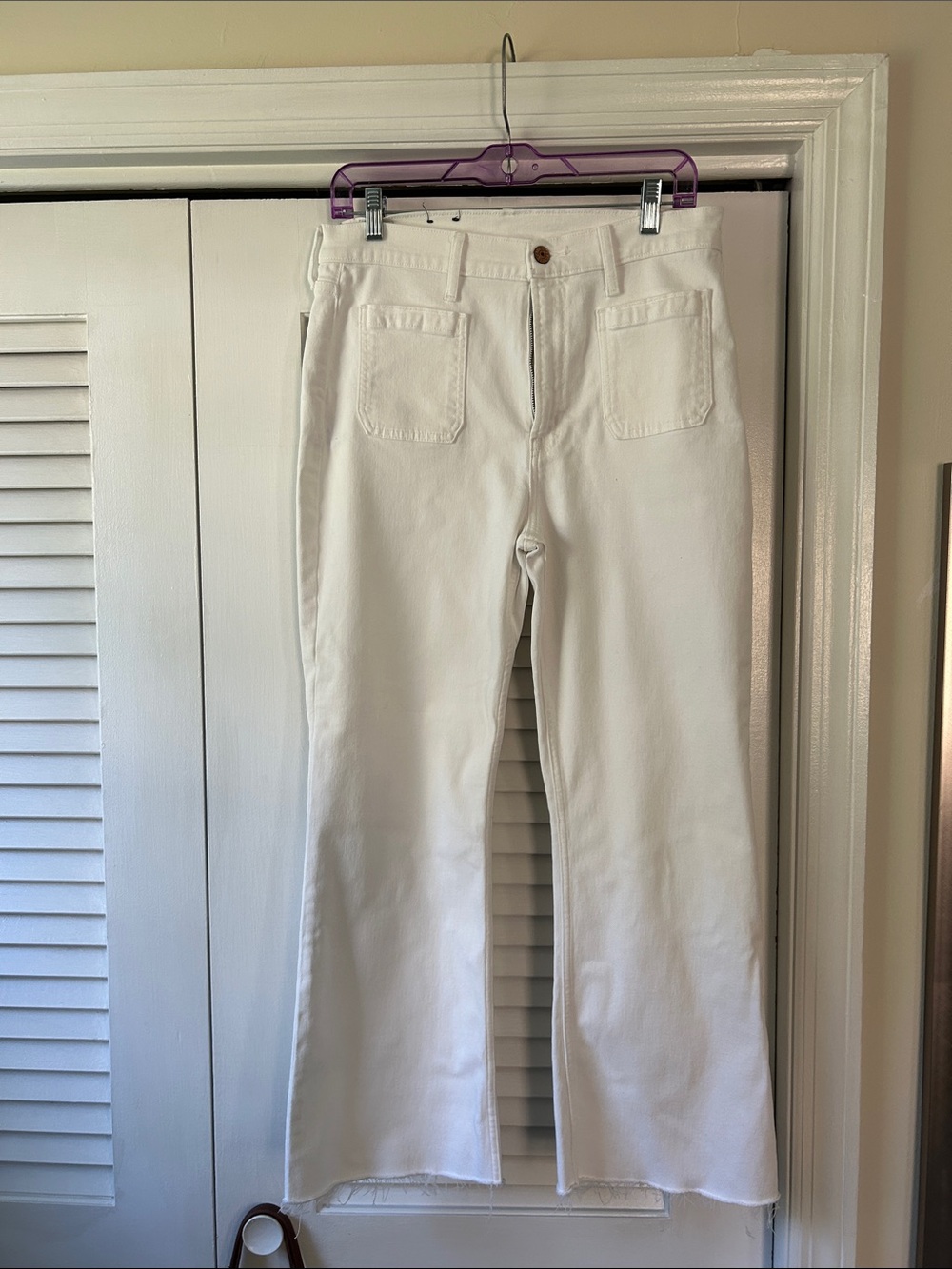 GAP White Women's Jeans fits more like a 9-10 stretchy